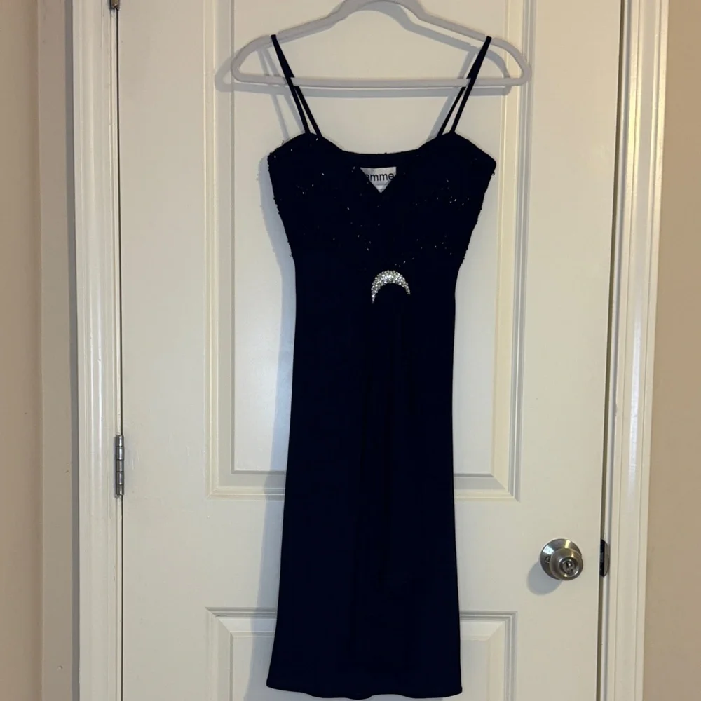 Elegant Black Dress with Sheer Overlay - Picture 3 of 7